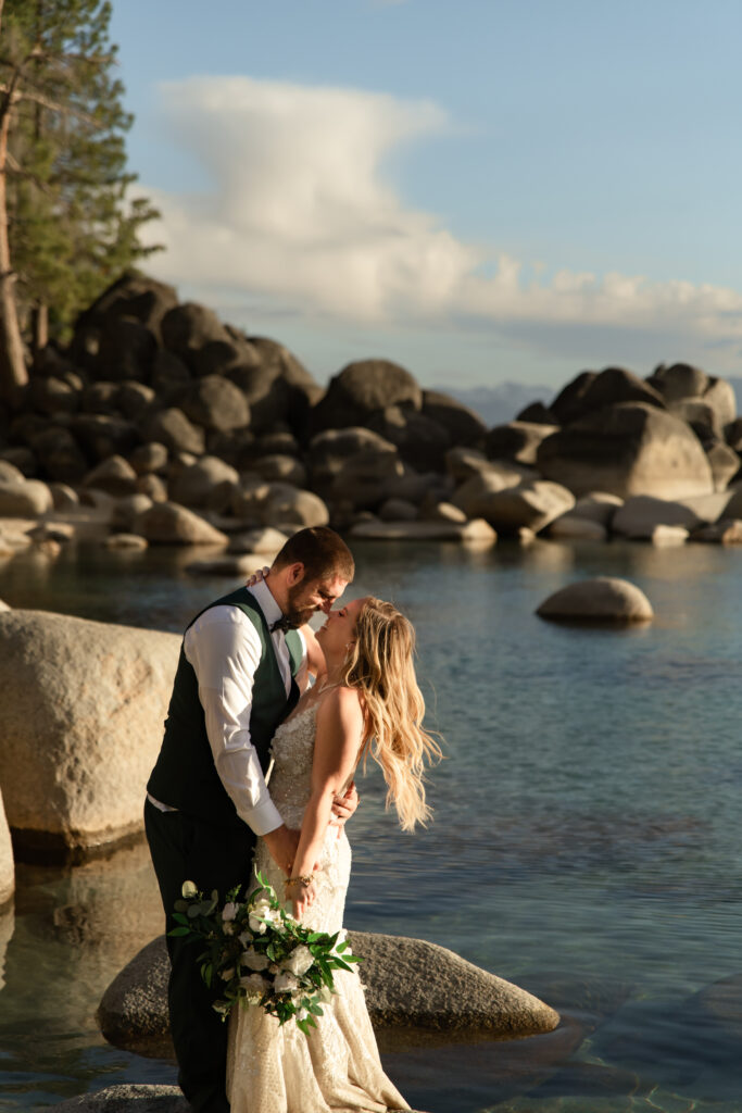 couple kissing in lake tahoe