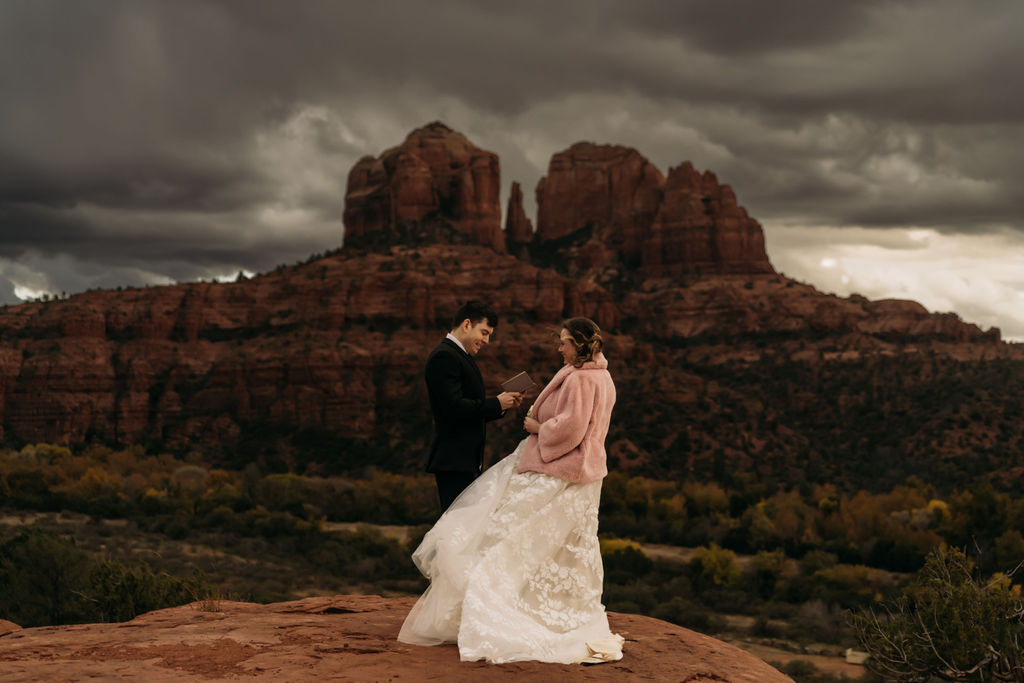 elopement with amazing vistas in arizona